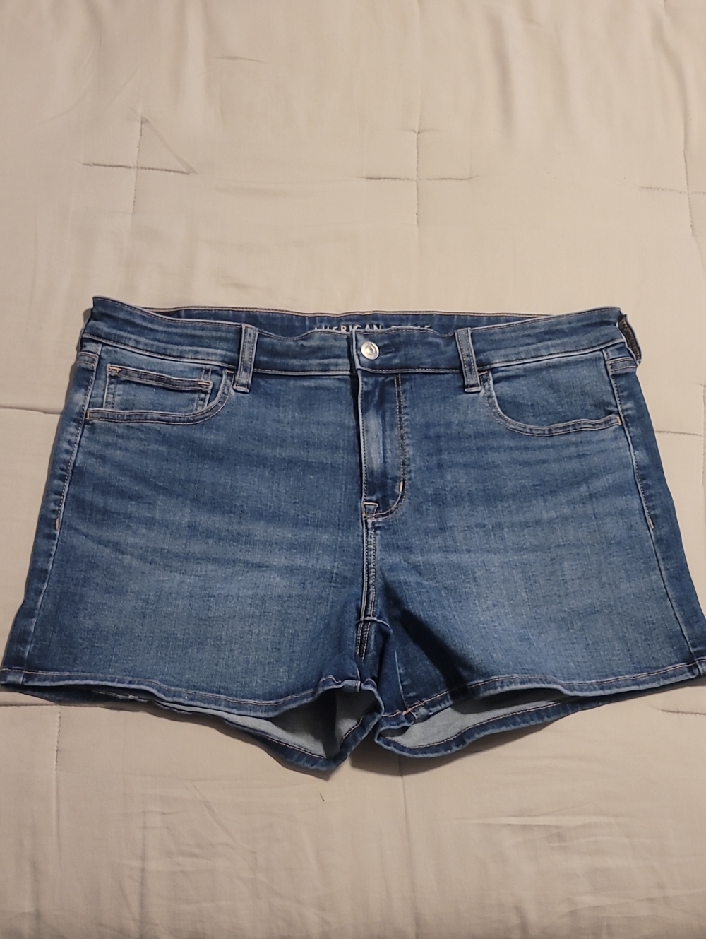 American Eagle Women's Curvy Perfect Low-Rise Midi Shorts In Indigo Vintage